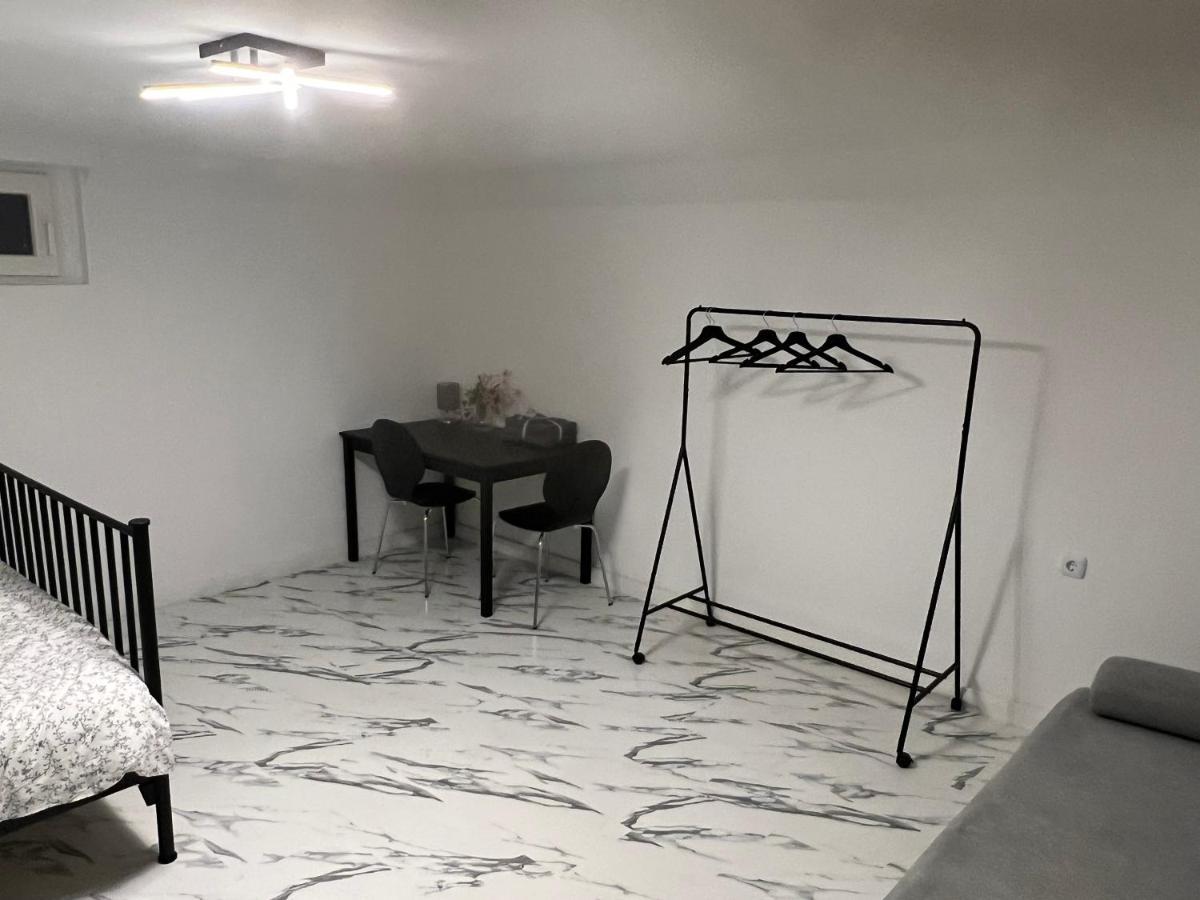 Nice Calm Souterrain Appertment In Ratingen Extérieur photo